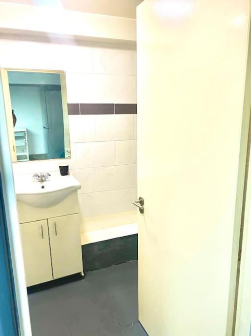 Cozy Studio Opposite Chelsea Stadium 런던 외부 사진